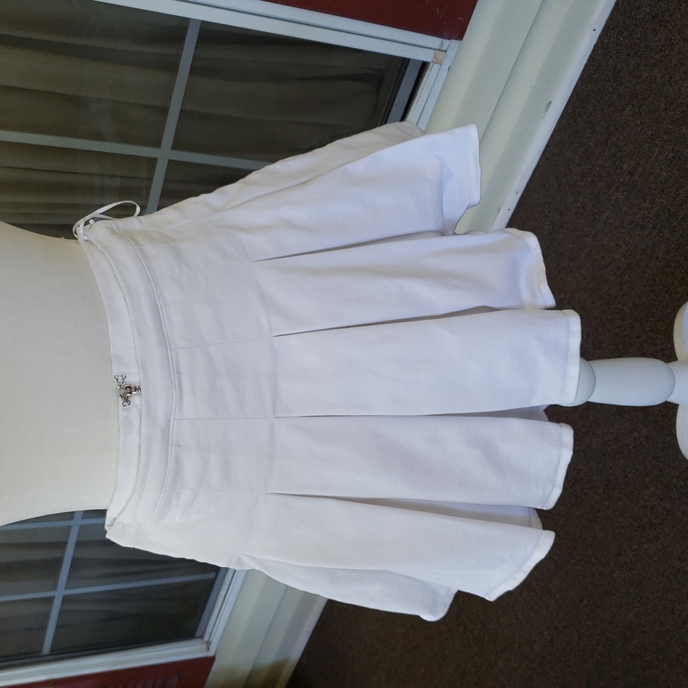 MARBLE Ashton Pleated White Mini Pleated Skort
